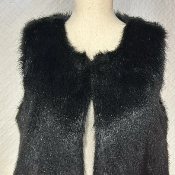 C’è C’è Medium Faux Fur Black Vest - Picture 2 of 6